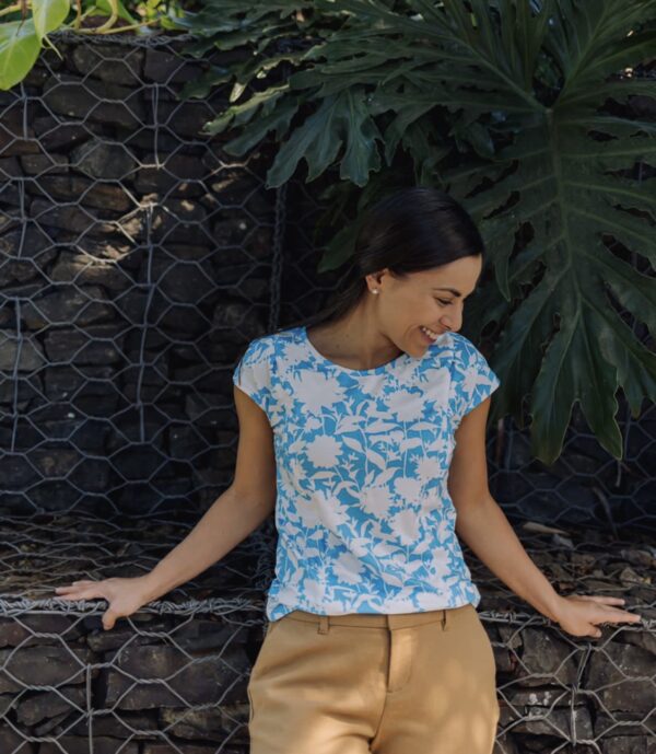 BLUSA DE LACTANCIA PROLACTAMOR - FLOR CELESTE